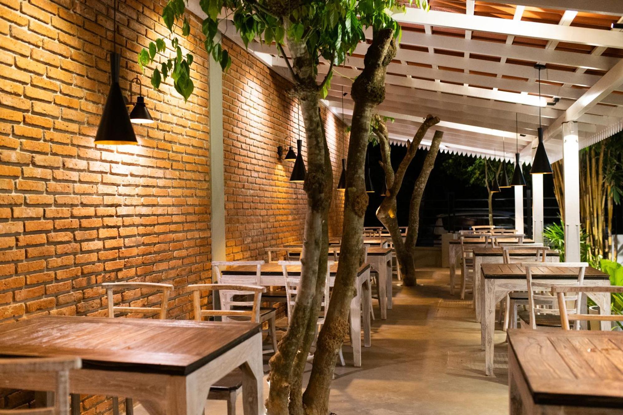 Hotel Hiriketiya 3*
